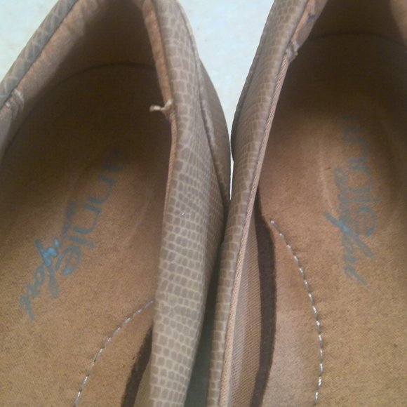 ANNIE COMFORT TAN BALLET STYLE SHOES WITH GOLD TONE O RING ON TOP OF SHOE-6 - Picture 4 of 8